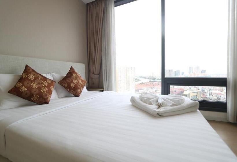 חדר סטנדרט לשלושה, The Penthouse Residence