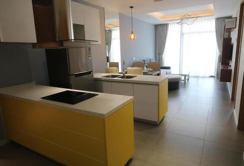 חדר סופריור לשלושה, The Penthouse Residence