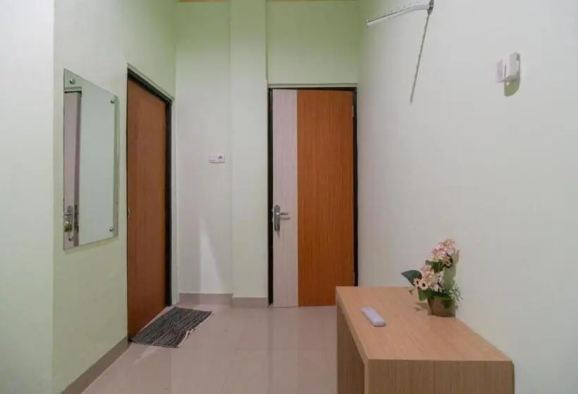 Superior-huone, Urbanview Hotel Lumendiva 2 Palembang By Reddoorz