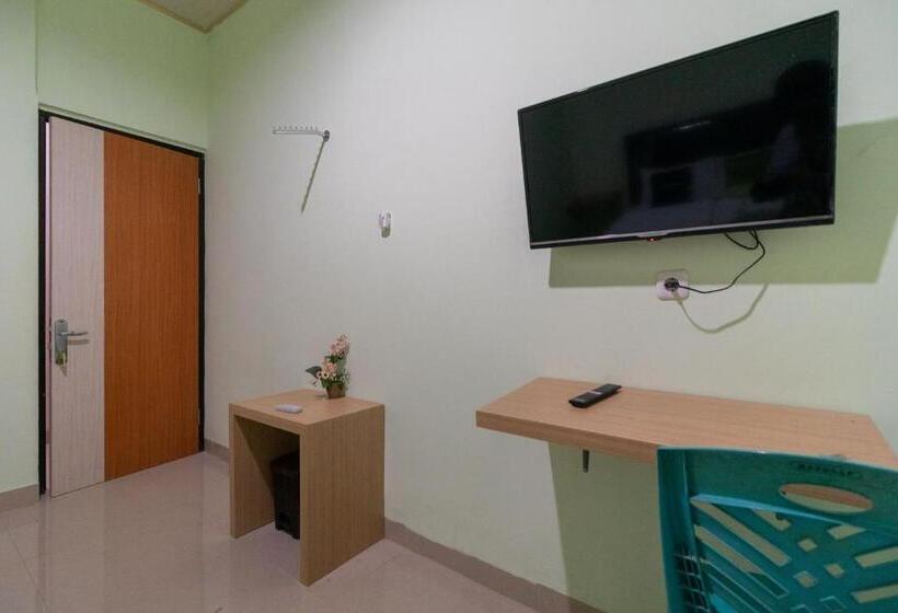 חדר סופריור, Urbanview Hotel Lumendiva 2 Palembang By Reddoorz