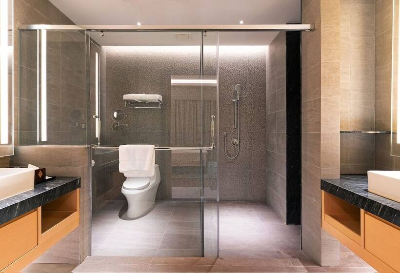 إستوديو قياسى, M World