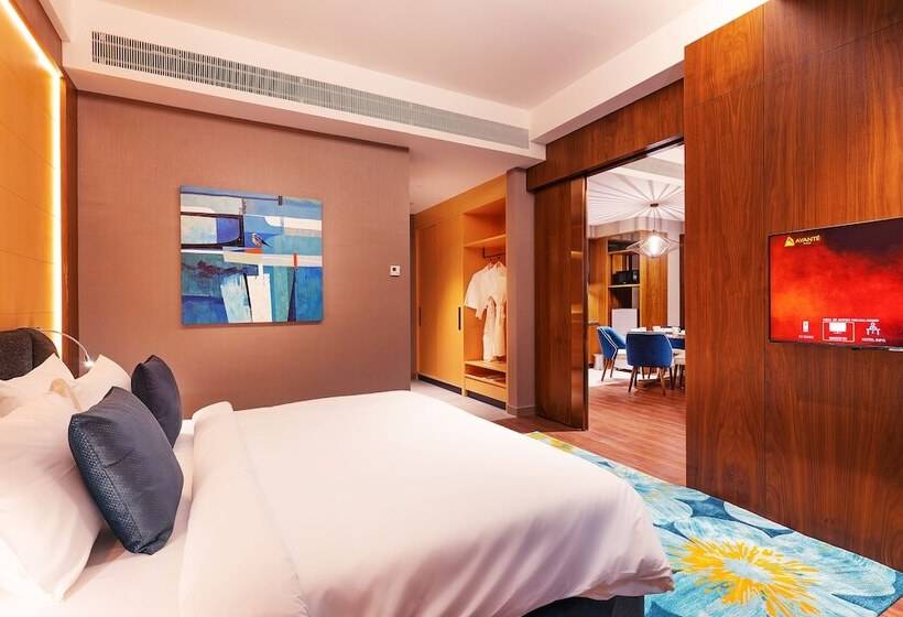 جناح بريميوم, M World