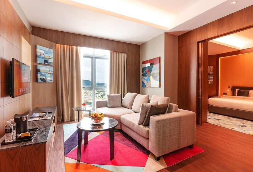 جناح بريميوم, M World