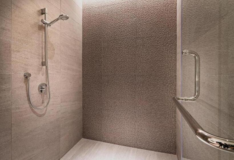 غرفة ديلوكس ثلاثية, M World