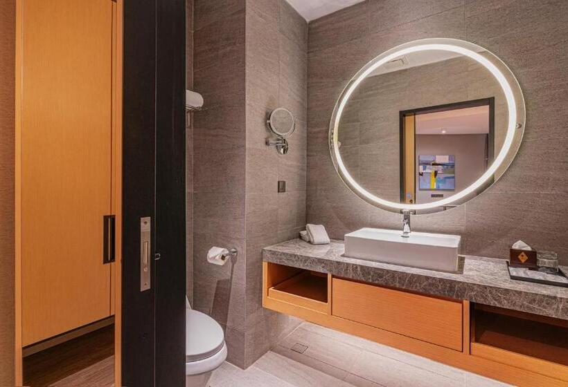 جناح إدارى, M World