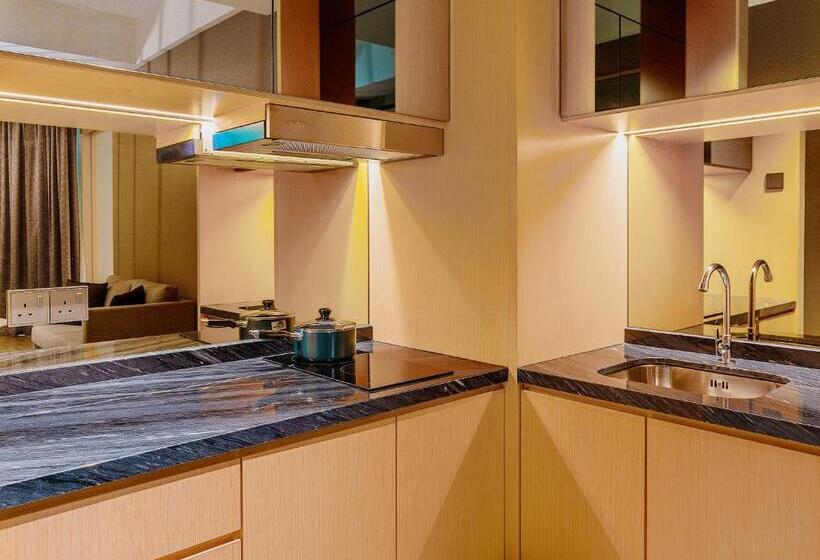 إستوديو قياسى, M World