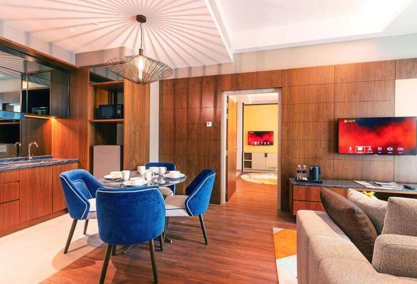 جناح بريميوم, M World