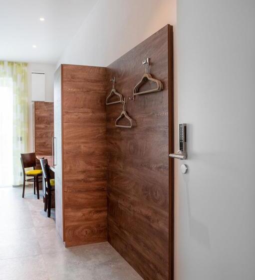 Номер Стандарт, Grüne Elster