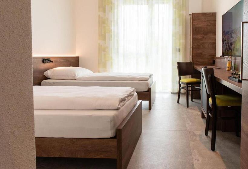 Номер Стандарт, Grüne Elster