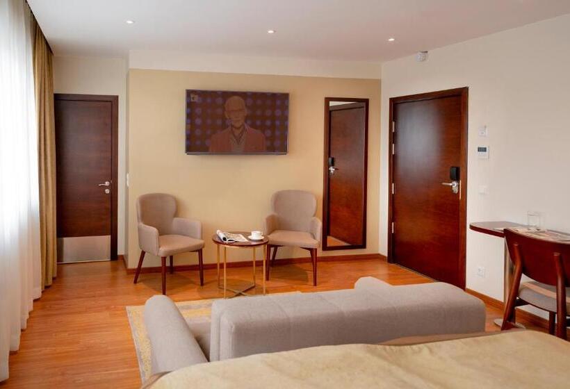 اتاق خانوادگی, Palast