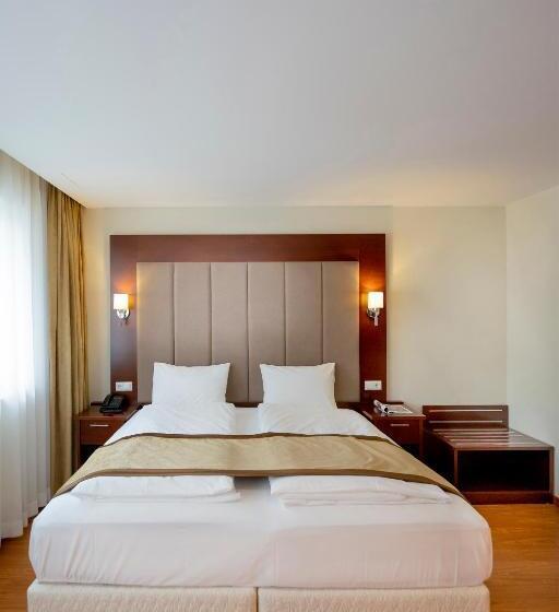 اتاق اکونومی, Palast