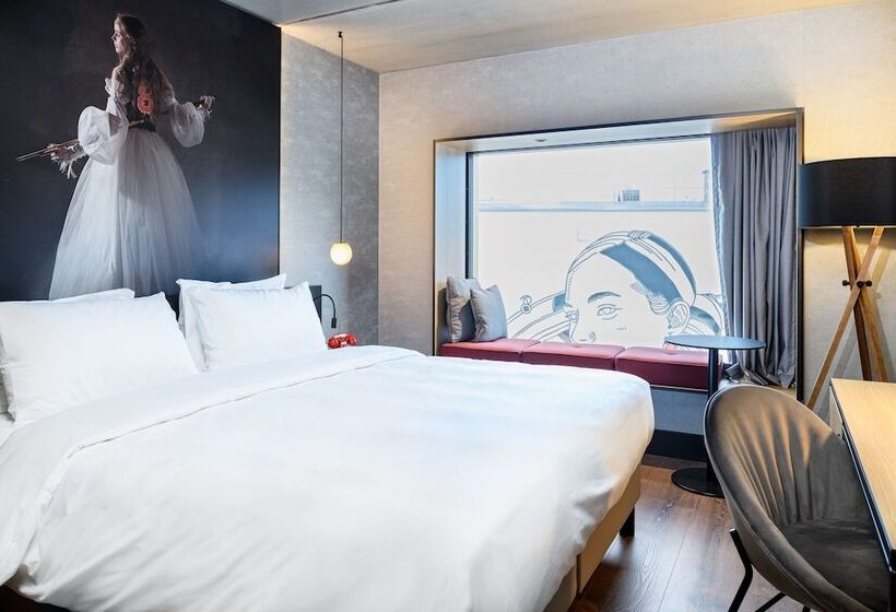 家庭间, Radisson Red Hotel, Vienna