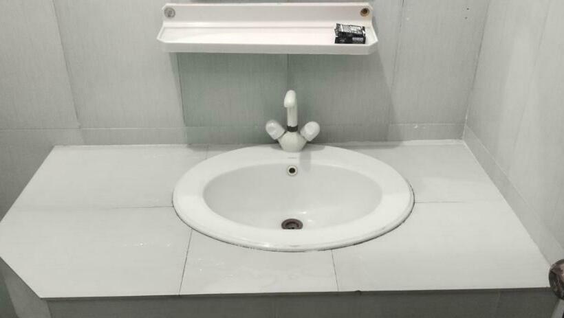 디럭스 패밀리 룸, Shelton Palace