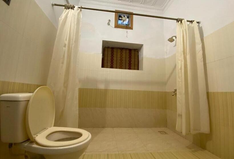 디럭스 패밀리 룸, Shelton Palace