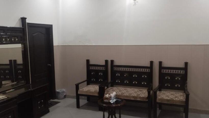 디럭스 패밀리 룸, Shelton Palace