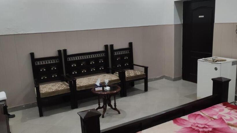 디럭스 패밀리 룸, Shelton Palace