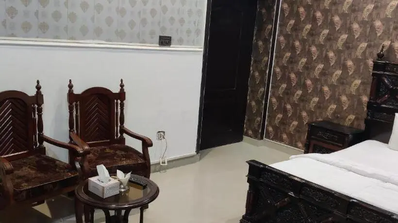 اتاق لوکس, Shelton Palace