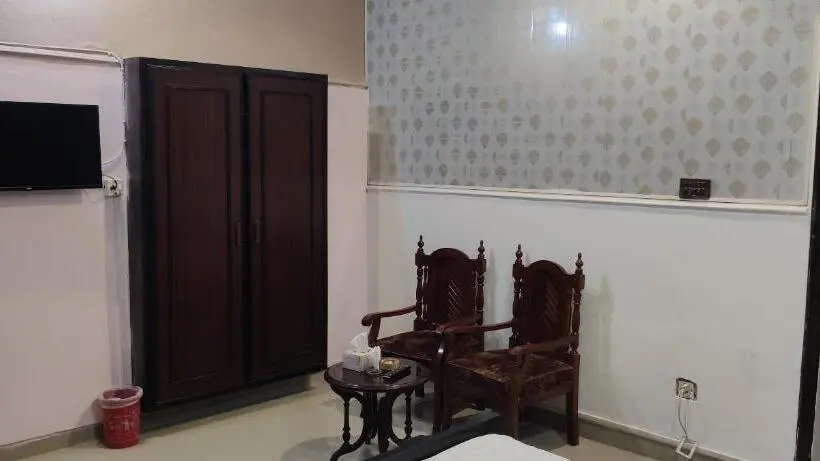 اتاق لوکس, Shelton Palace