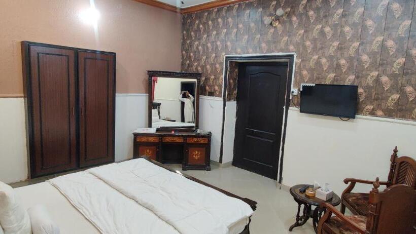 디럭스 룸, Shelton Palace