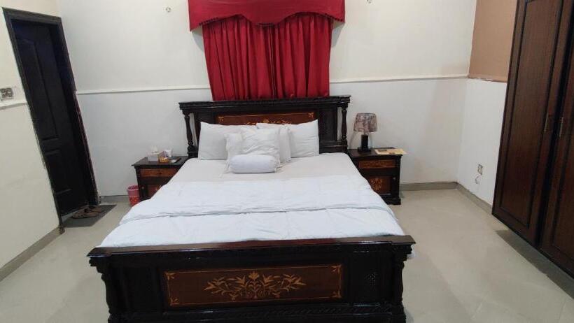 디럭스 룸, Shelton Palace