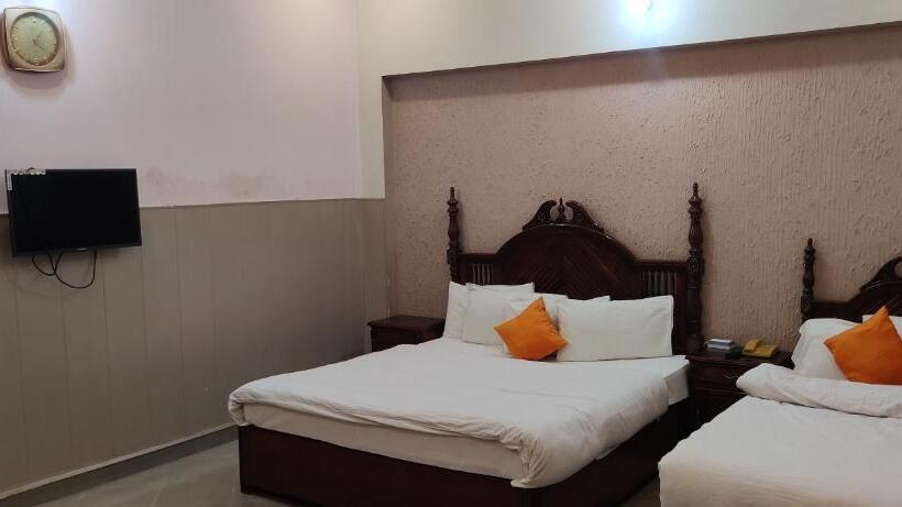 디럭스 패밀리 룸, Shelton Palace