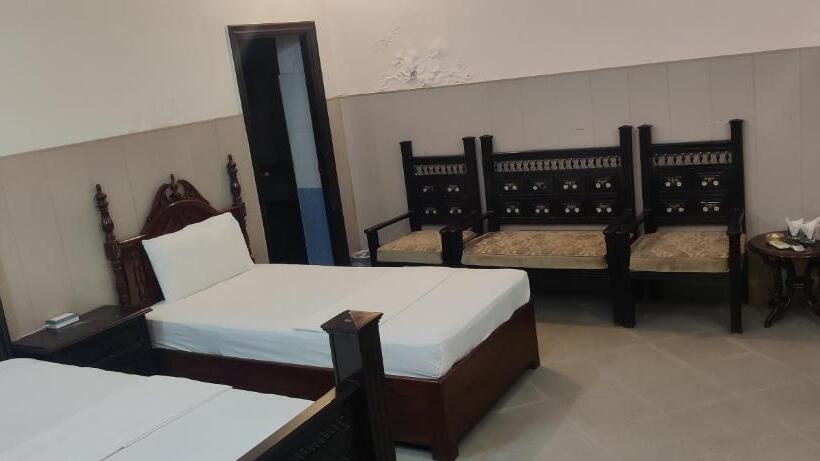 디럭스 패밀리 룸, Shelton Palace