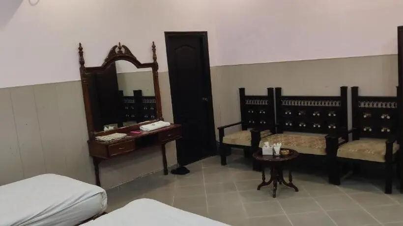 سوییت اجرایی, Shelton Palace