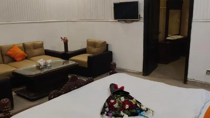 سوییت اجرایی, Shelton Palace