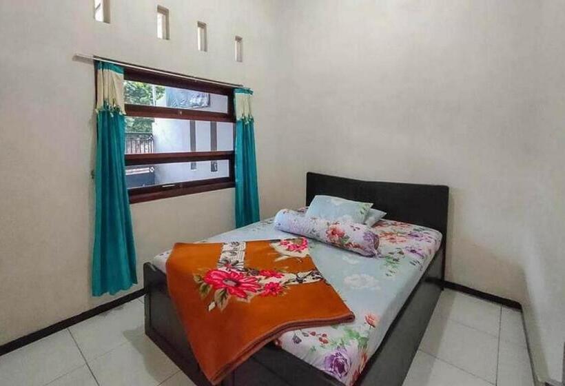 Номер Economy, Villa Ghazani 4 At Desa Wisata Songgokerto