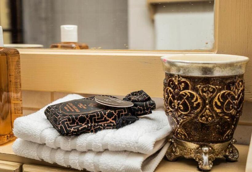 套房, Mereke Manor