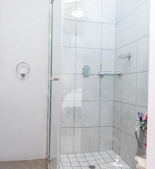 标准间, Mereke Manor