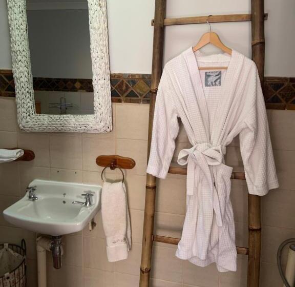 行政房间, Mereke Manor