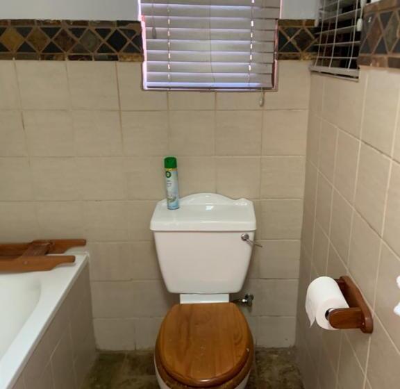 行政房间, Mereke Manor