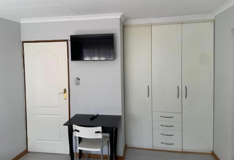 行政房间, Mereke Manor