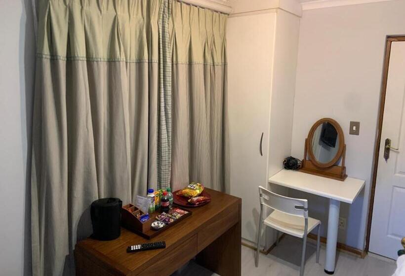 标准单人间, Mereke Manor