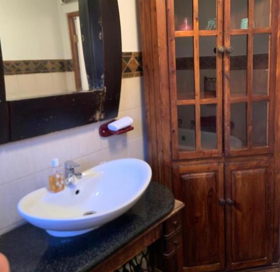 行政房间, Mereke Manor