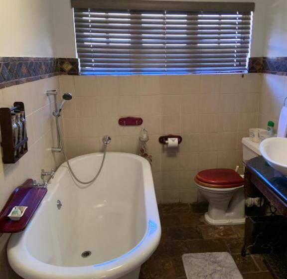 行政房间, Mereke Manor