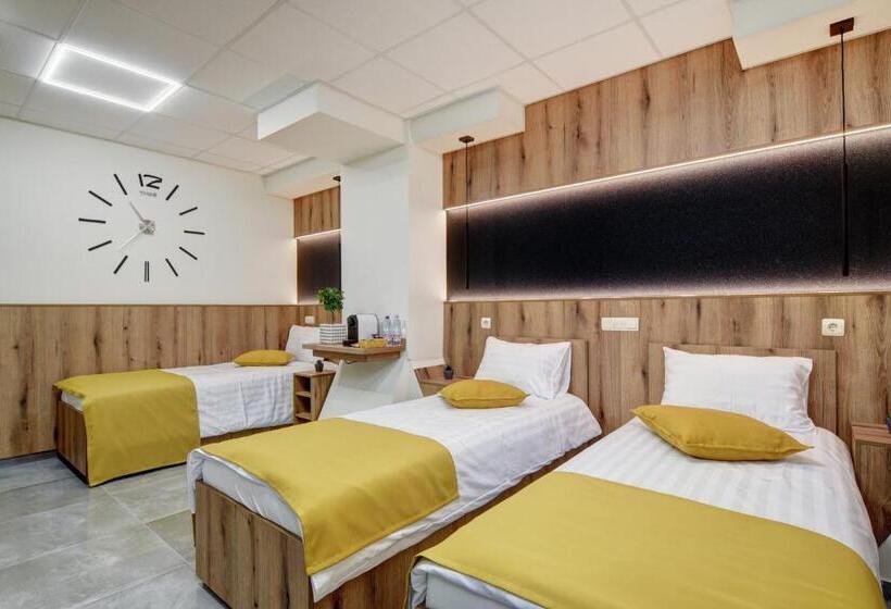 スーペリアトリプルルーム, Riverside Inn Dunaparti Szuterén