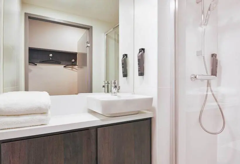 اتاق خانوادگی, Easyhotel Paris Charles De Gaulle Villepinte