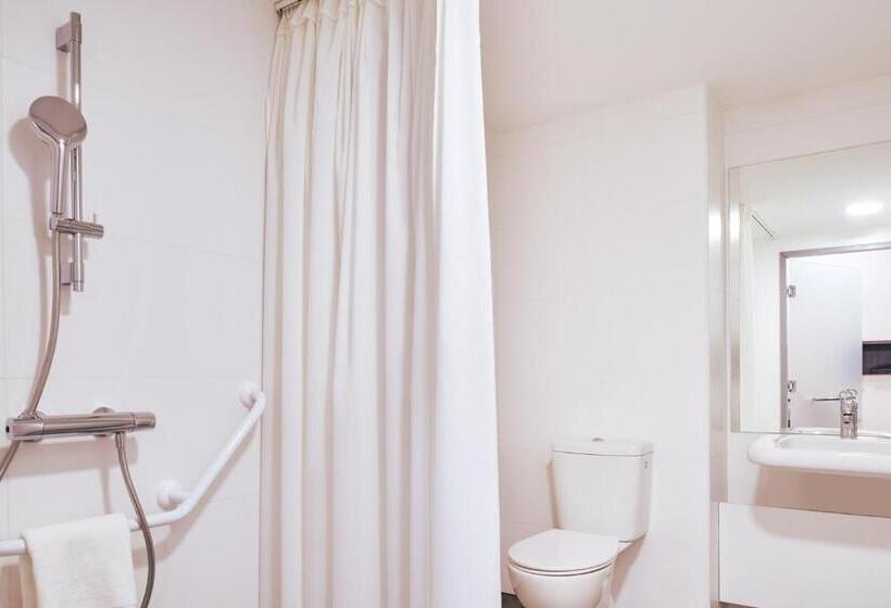 Номер Стандарт Адаптированный для Инвалидов, Easyhotel Paris Charles De Gaulle Villepinte