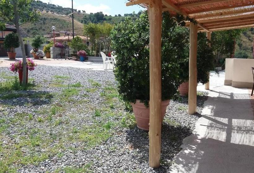 اتاق استاندارد سه نفره, Bersaglio