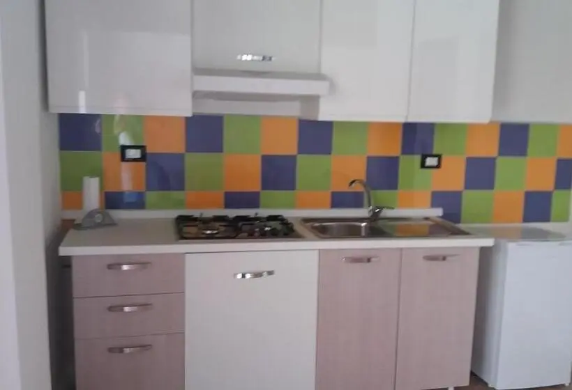 Standard Kolmen Hengen Huone, Bersaglio
