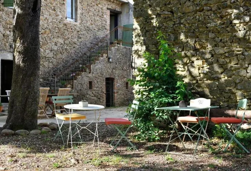 庭の見えるスタンダードトリプルルーム, Les Jardins De Falguière
