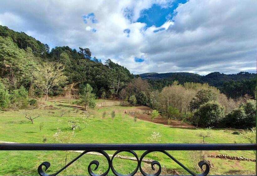 غرفة قياسية ثلاثية مطلة علي الحديقة, Les Jardins De Falguière