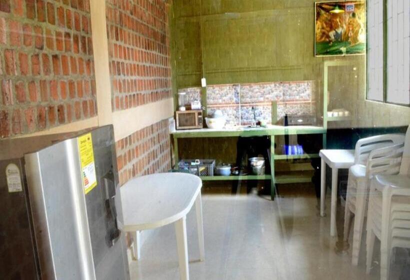 4间卧室的房子, Alex Country House