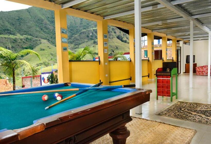 4间卧室的房子, Alex Country House