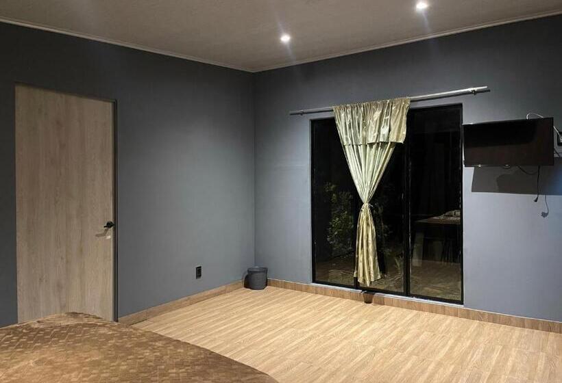 샬레, Alex Country House