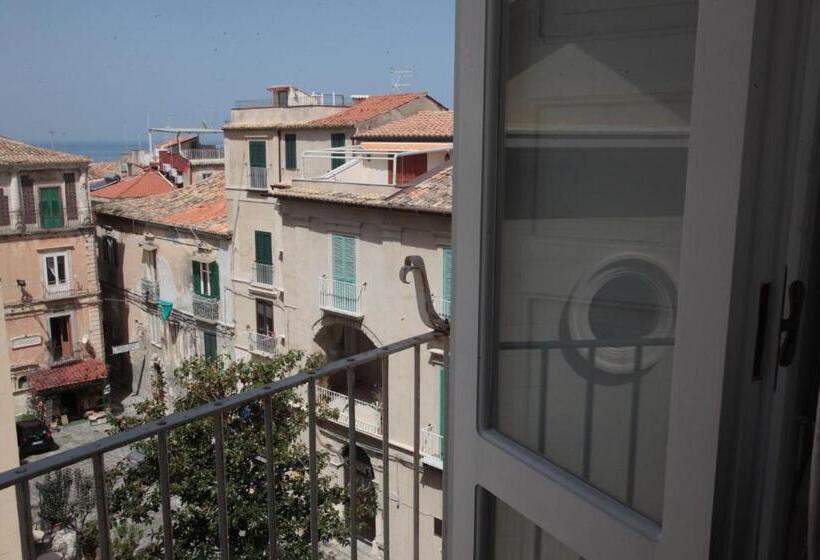 آپارتمان 2 خوابه با چشم‌انداز دریا, Al Vecchio Castello