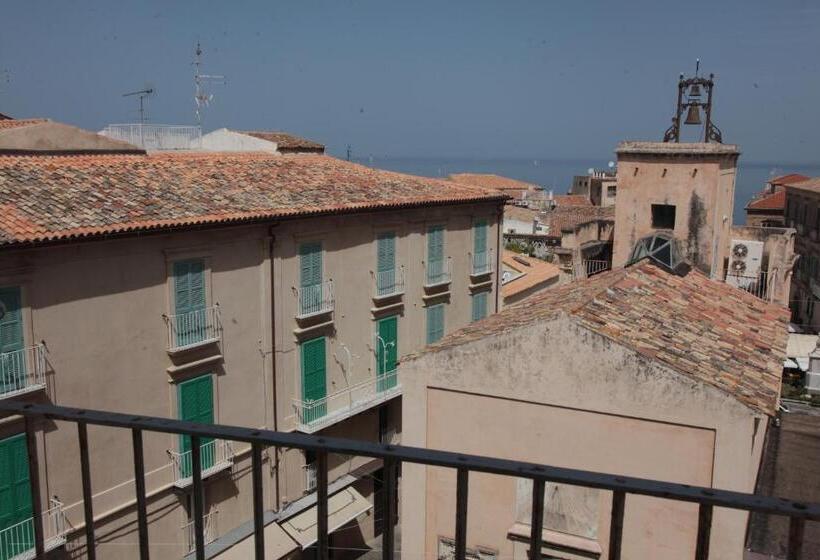 اتاق استاندارد با بالکن و چشم‌انداز دریا, Al Vecchio Castello