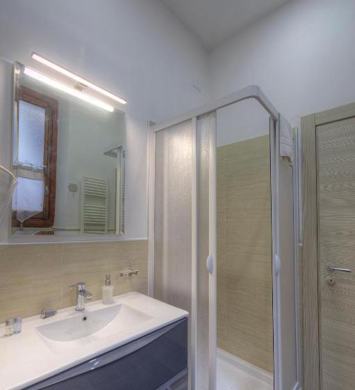 اتاق استاندارد سه نفره, Il Viaggiator Leggero